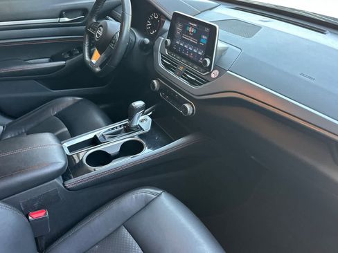 Used 2023 Nissan Altima 2.5 SR FWD image 17