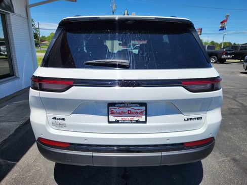 Used 2024 Jeep Grand Cherokee Limited w/ Luxury Tech Group II AWD/4WD image 4