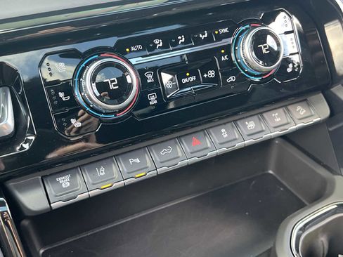 Used 2026 GMC Sierra 2500 AT4X image 9