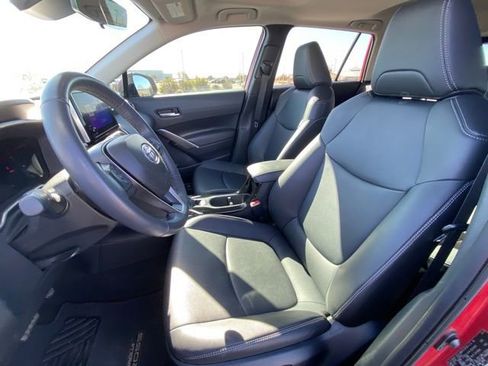 Used 2024 Toyota Corolla Cross XLE image 11