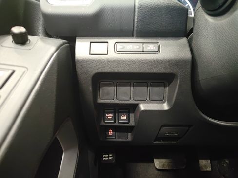 Used 2024 Nissan Frontier SV image 13