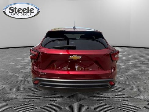 Used 2024 Chevrolet Trax LS FWD image 4