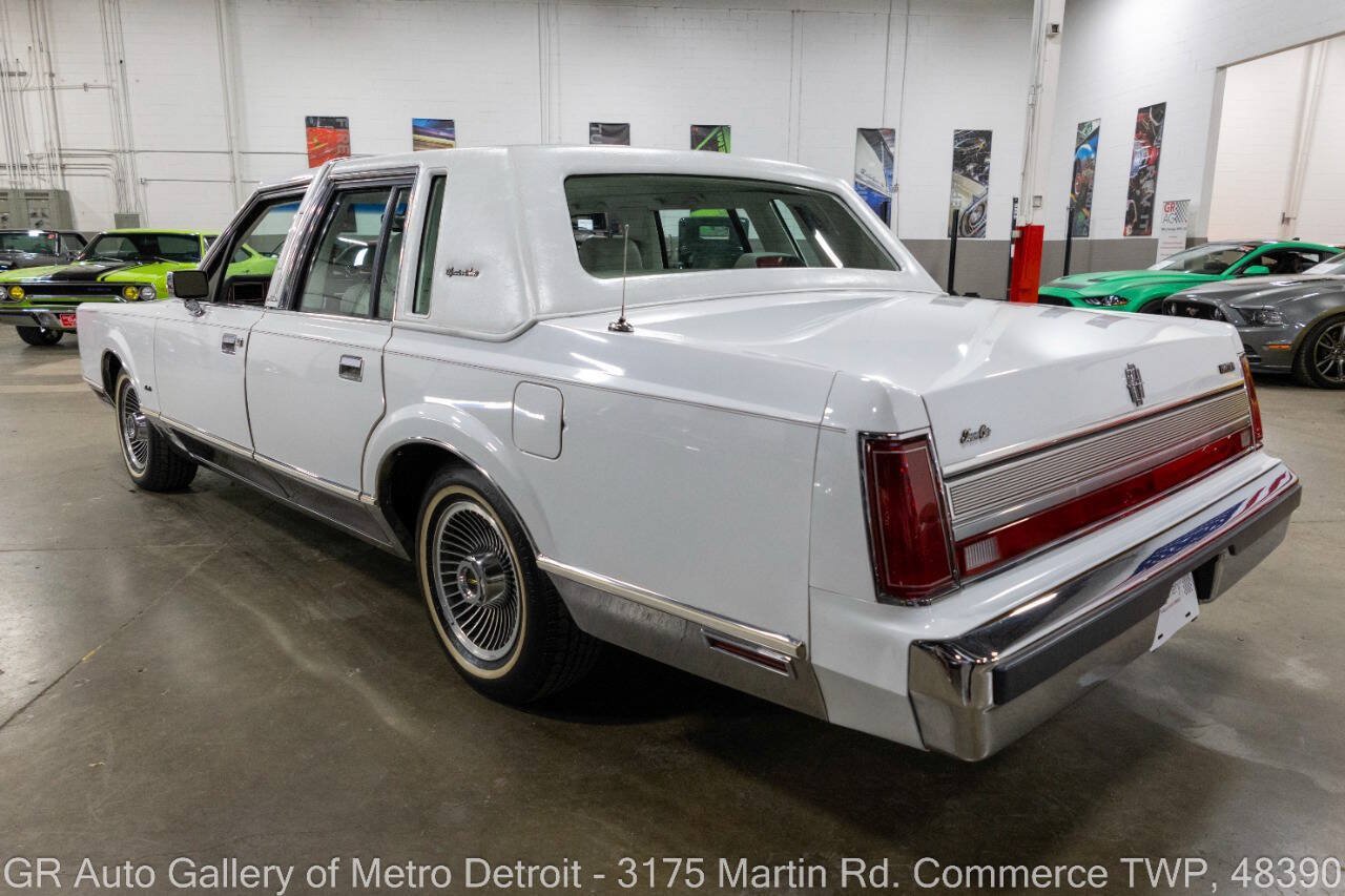 Used 1989 Lincoln Town Car Signature RWD image 4