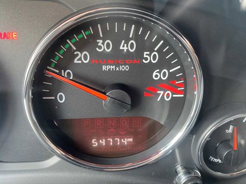 Used 2016 Jeep Wrangler Unlimited Rubicon AWD/4WD image 8