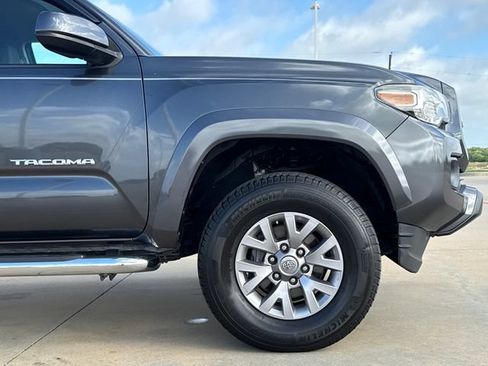 Used 2019 Toyota Tacoma SR5 RWD image 5