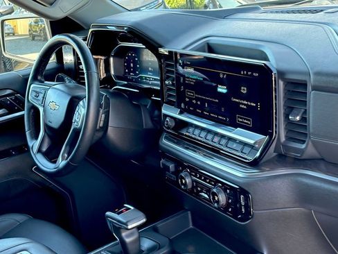 Used 2022 Chevrolet Silverado 1500 LTZ image 30