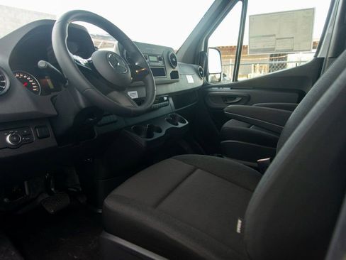 Used 2025 Mercedes-Benz Sprinter 2500 image 33