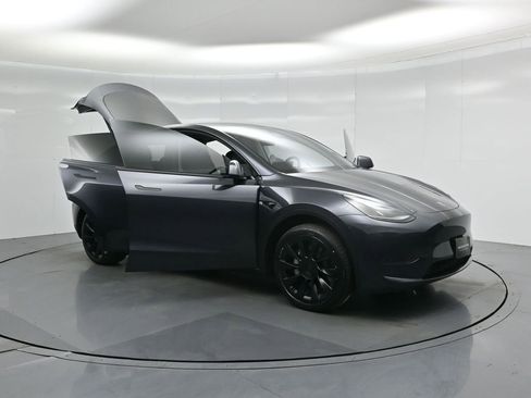 Used 2024 Tesla Model Y Long Range image 28