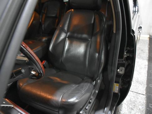 Used 2010 Cadillac Escalade ESV Premium AWD/4WD image 12