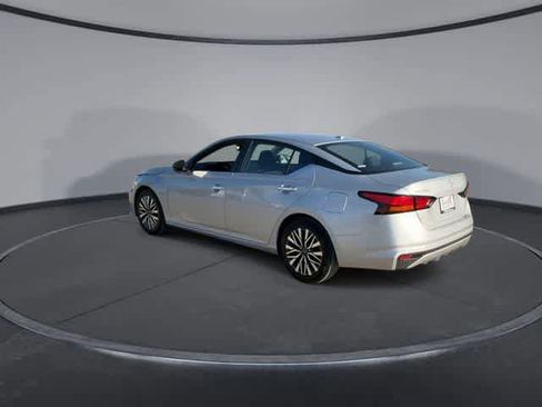 Used 2024 Nissan Altima 2.5 SV image 6