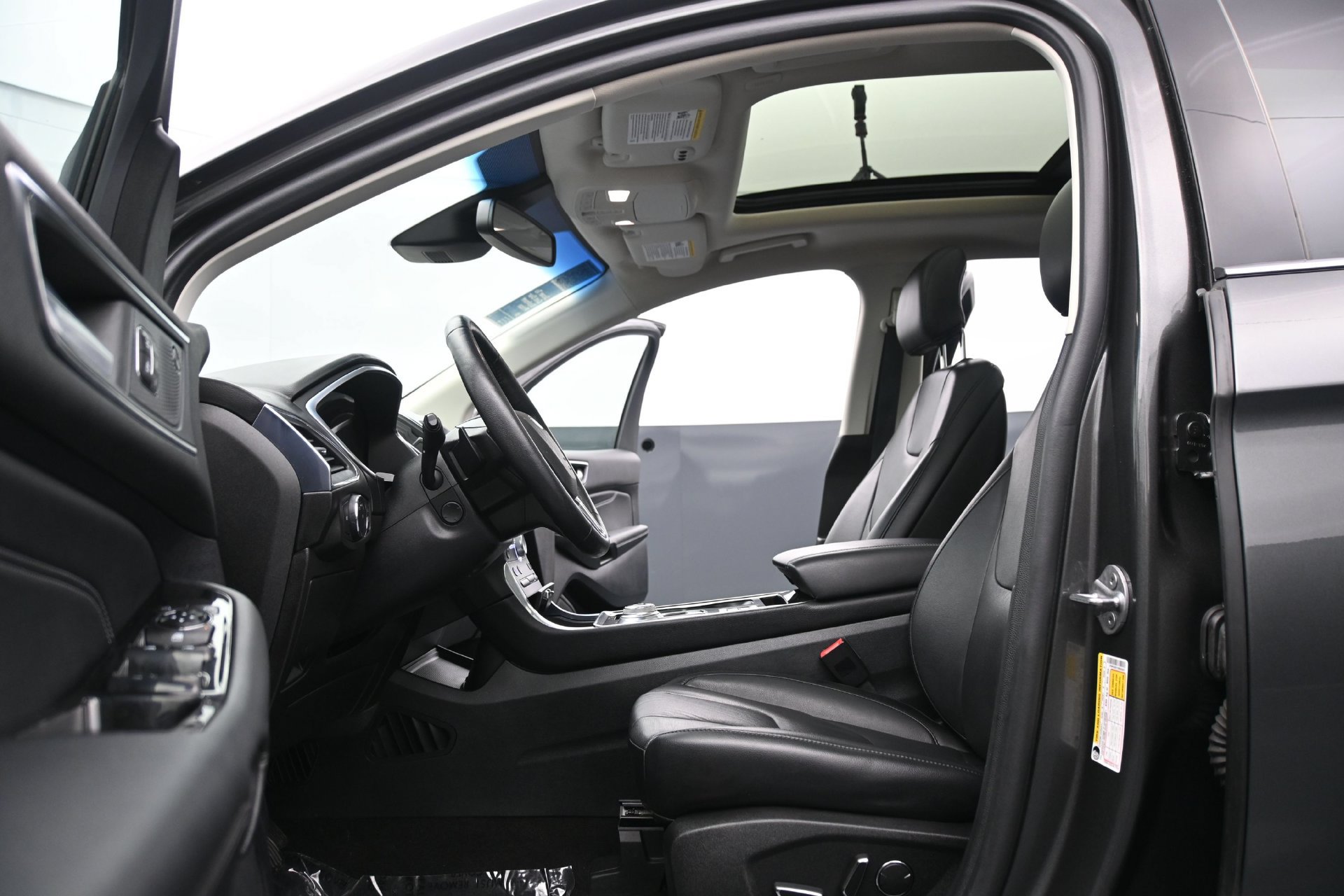 Used 2019 Ford Edge Titanium w/ Equipment Group 301A AWD/4WD image 21