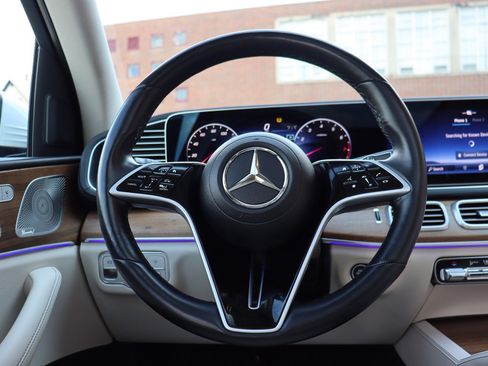 Used 2024 Mercedes-Benz GLS 450 4MATIC image 25