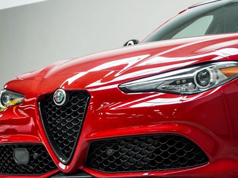 Used 2022 Alfa Romeo Giulia Veloce image 2
