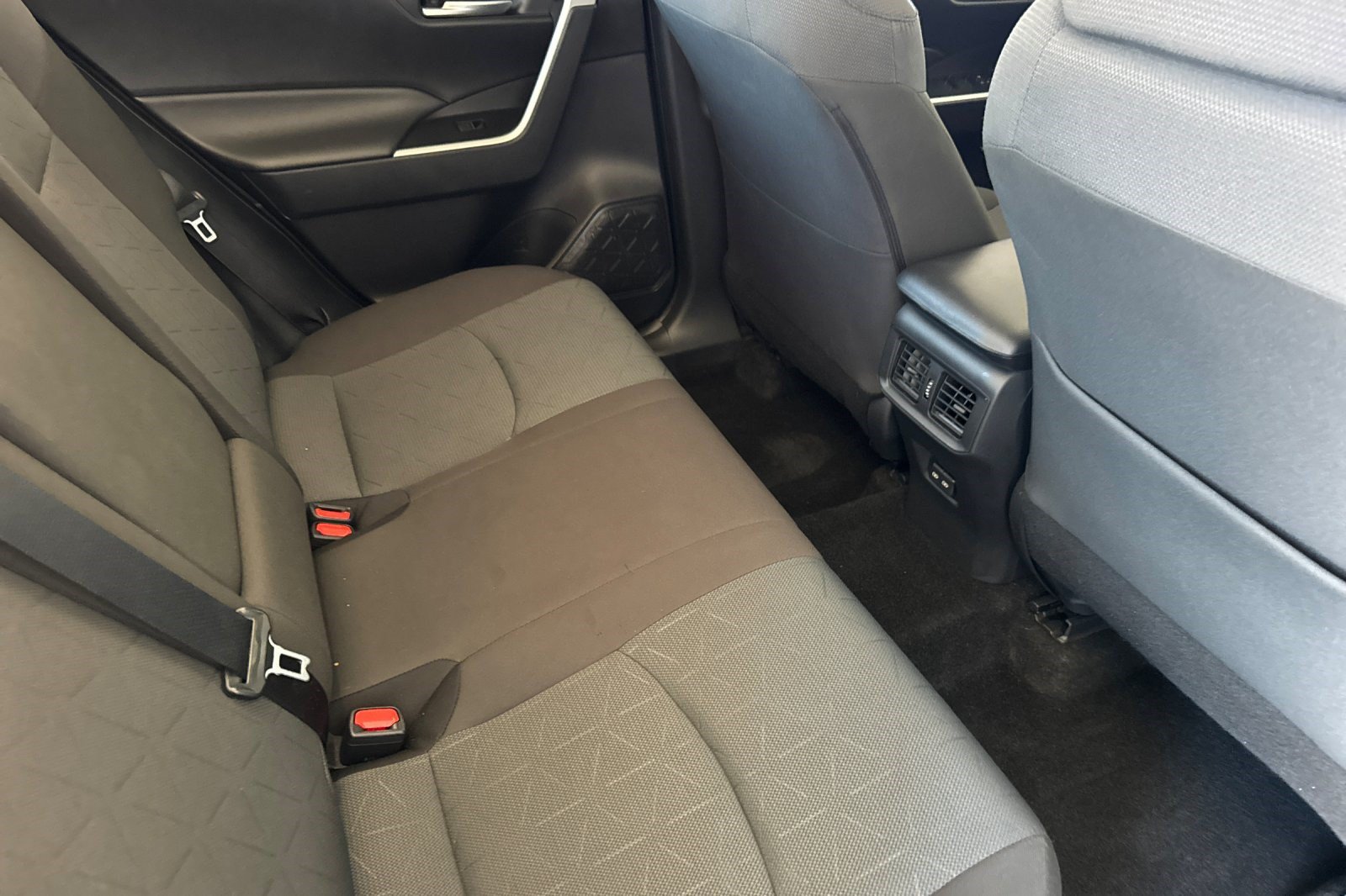 Used 2025 Toyota RAV4 XLE w/ Convenience Package AWD/4WD image 32