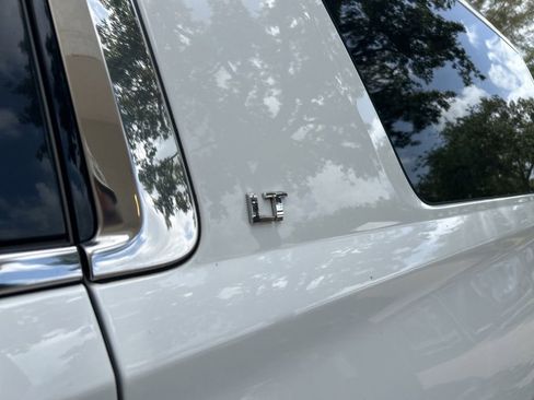 Used 2019 Chevrolet Suburban LT RWD image 15
