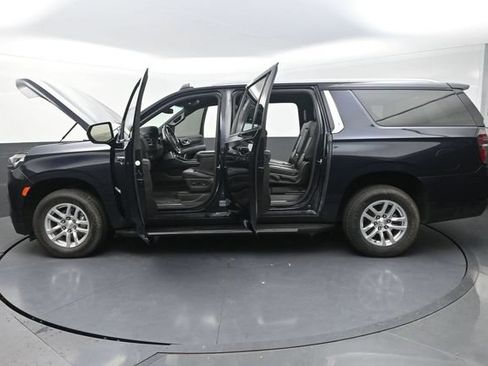 Used 2022 Chevrolet Suburban LT AWD/4WD image 43