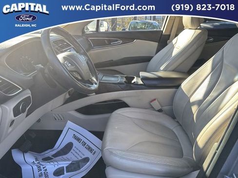 Used 2017 Lincoln MKX Select w/ Select Plus Package image 17