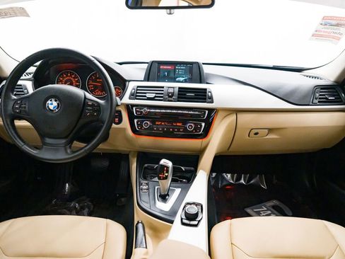 Used 2018 BMW 320i xDrive Sedan image 9