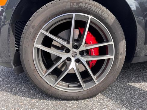 Certified 2023 Porsche Macan S AWD/4WD image 19