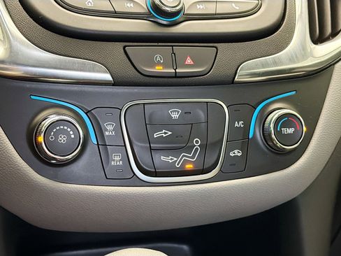 Used 2023 Chevrolet Equinox LT image 10