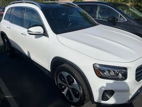 Used 2025 Mercedes-Benz GLB 250 image 2