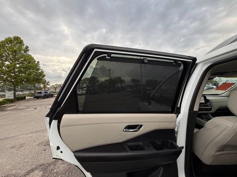 Certified 2025 Nissan Pathfinder SL AWD/4WD image 25