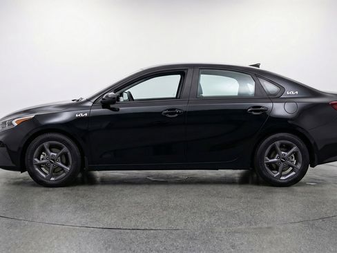 Used 2025 Kia K4 LXS image 5