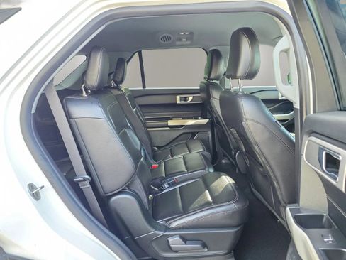 Used 2021 Ford Explorer XLT w/ Equipment Group 202A RWD image 30