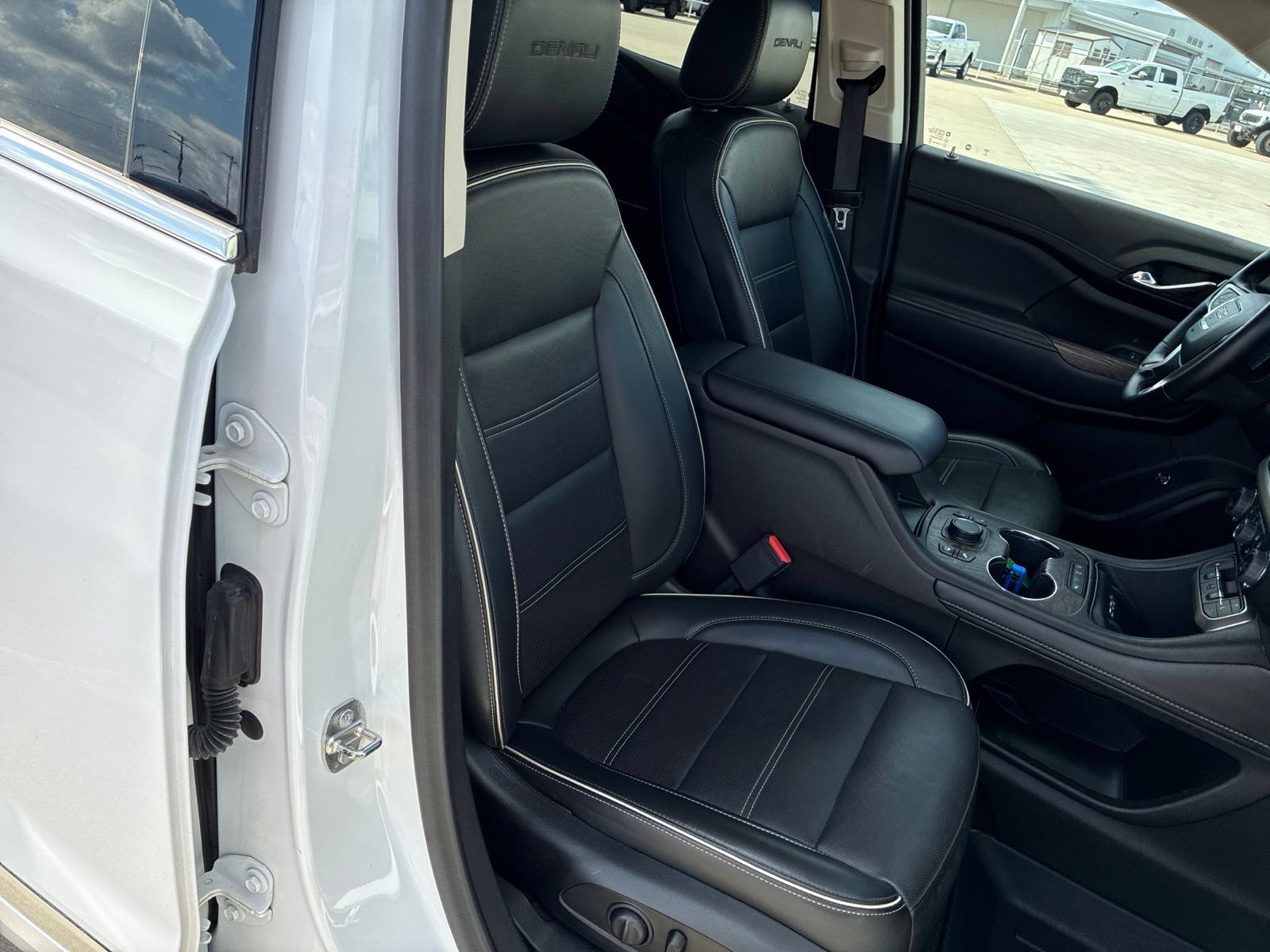 Used 2023 GMC Acadia Denali FWD image 11