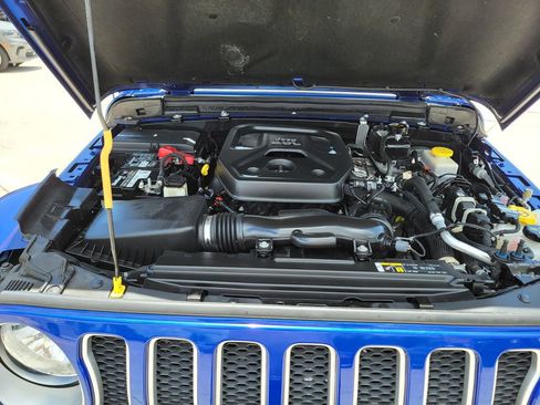 Used 2020 Jeep Wrangler Unlimited Sahara AWD/4WD image 9