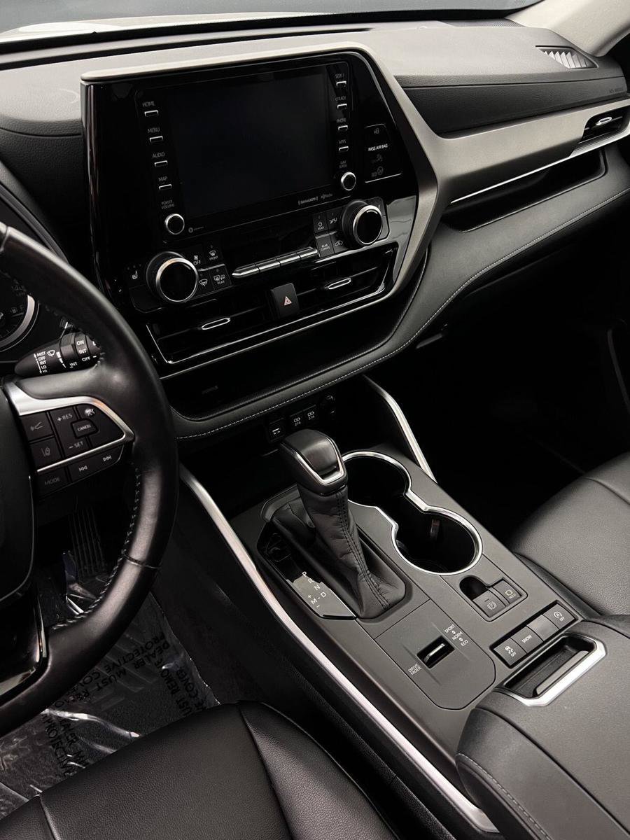 Used 2020 Toyota Highlander XLE FWD image 5