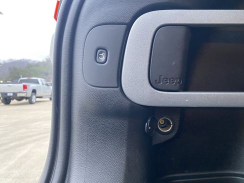 Used 2018 Jeep Cherokee Limited image 30