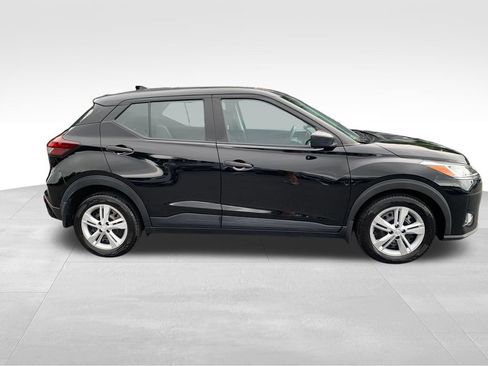 Used 2022 Nissan Kicks S FWD image 6