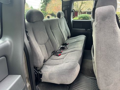 Used 2005 Chevrolet Silverado 2500 LS image 13