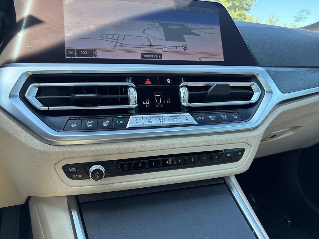 Used 2021 BMW 330i xDrive Sedan AWD/4WD image 17