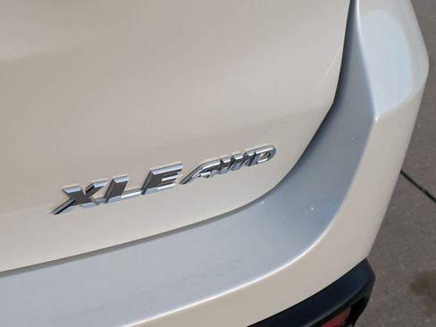 Used 2019 Toyota Highlander XLE image 30