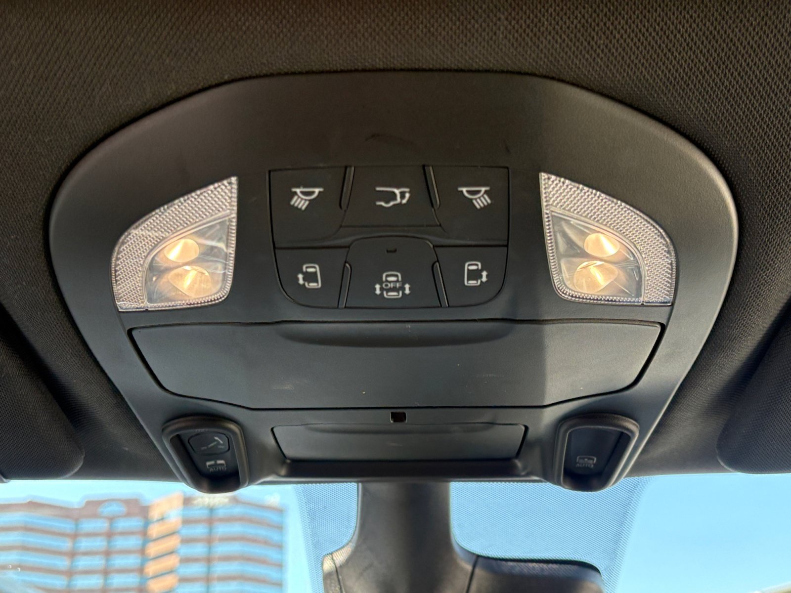 Used 2026 Chrysler Pacifica Limited FWD image 25