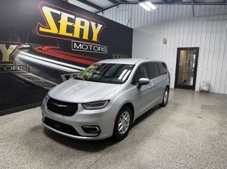 Used 2023 Chrysler Pacifica Touring-L FWD video 1