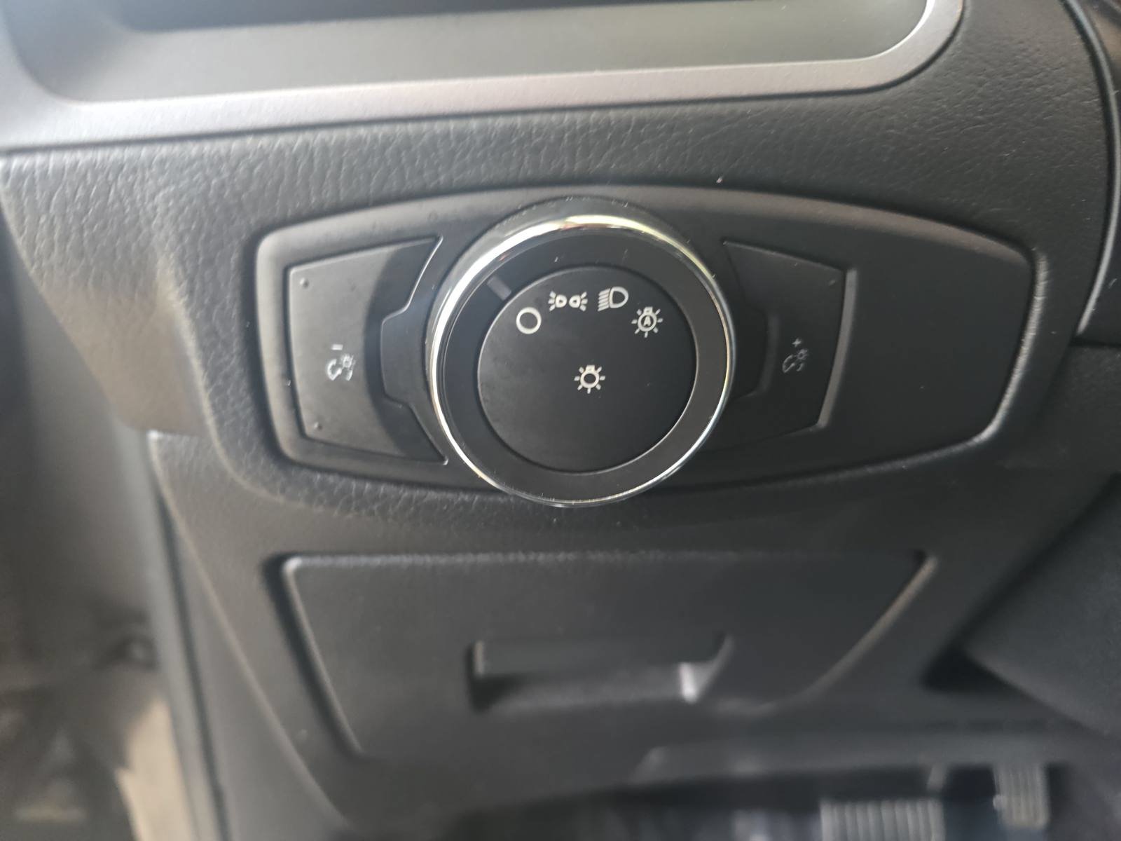 Used 2016 Ford Edge SE FWD image 26