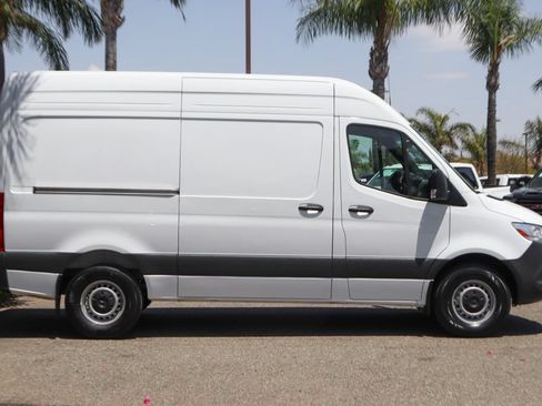 Used 2025 Mercedes-Benz Sprinter 2500 image 13