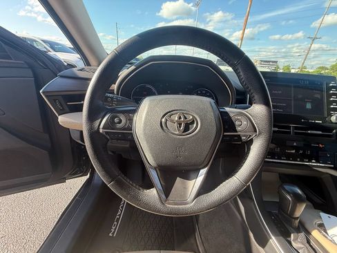 Used 2021 Toyota Avalon XLE FWD image 16