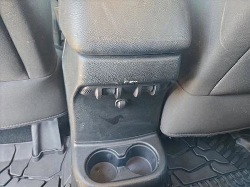 Used 2018 Jeep Wrangler Unlimited Sport S image 15