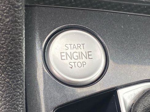 Certified 2023 Volkswagen Tiguan SE w/ Panoramic Sunroof Package image 17