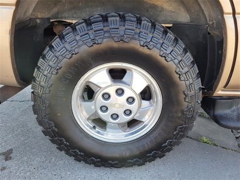 Used 2001 Chevrolet Tahoe LT w/ LT Preferred Equipment Group image 28