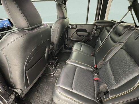 Used 2025 Jeep Wrangler Unlimited Sport AWD/4WD image 9