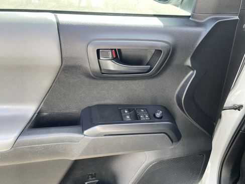 Used 2022 Toyota Tacoma SR RWD image 18