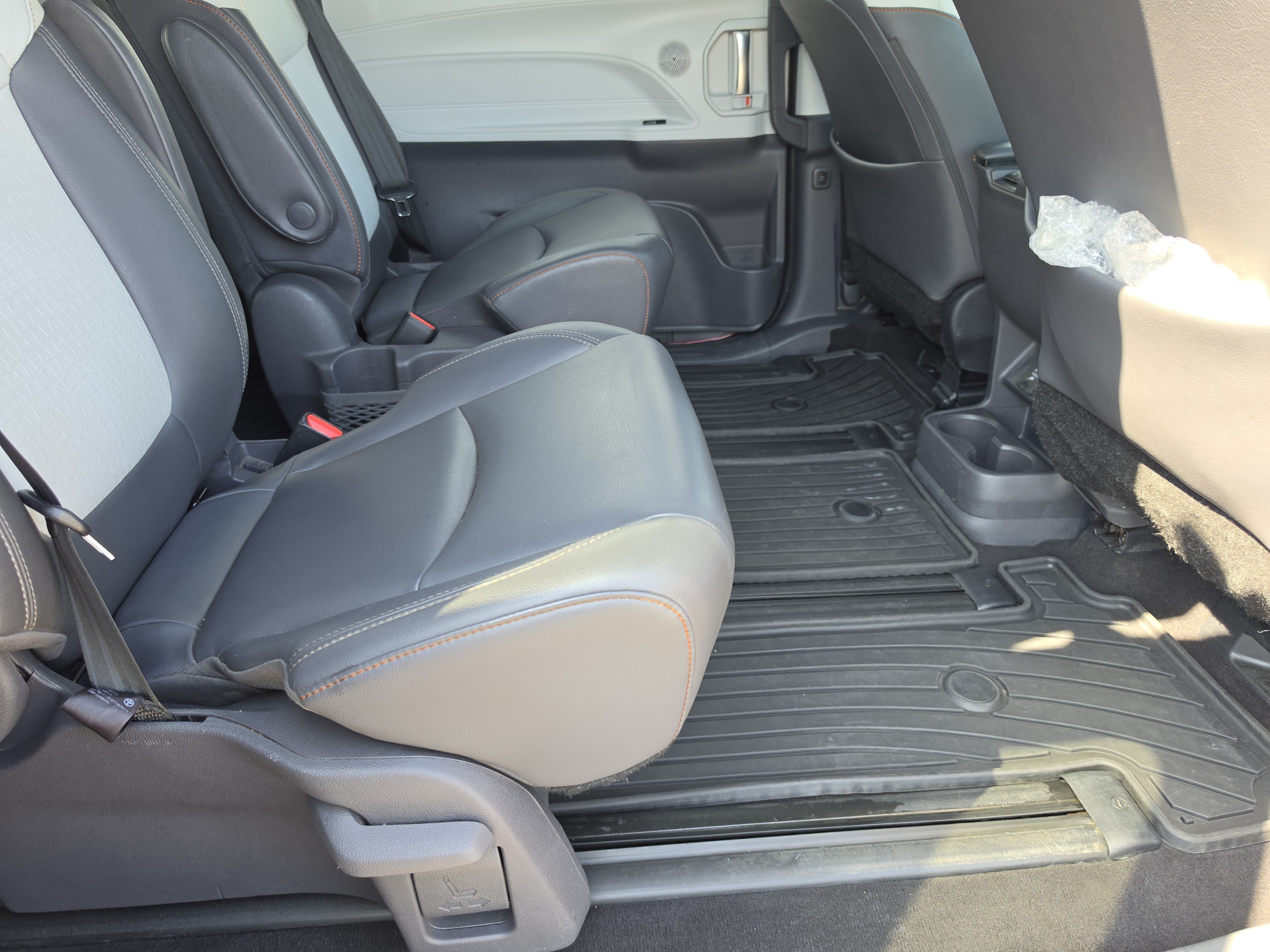 Used 2021 Toyota Sienna XSE w/ XSE Plus Package FWD image 14