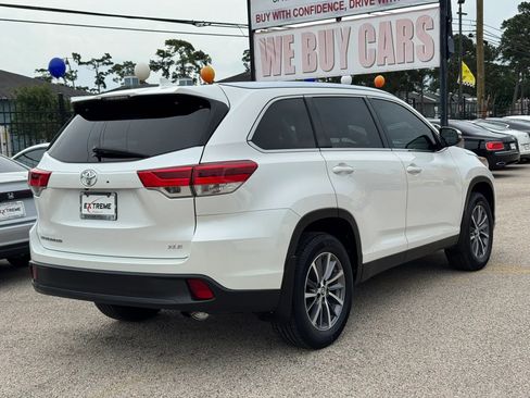 Used 2019 Toyota Highlander XLE FWD image 7