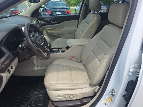 Used 2017 GMC Acadia Denali w/ Technology Package FWD image 9