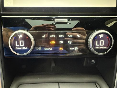 Used 2023 Land Rover Discovery S R-Dynamic AWD/4WD image 6